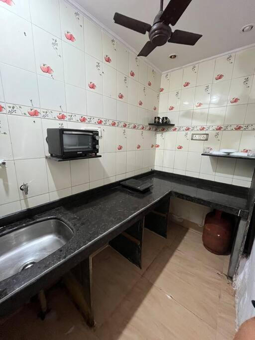 Budget Friendly 2Bhk At Pali Hill Appartement Mumbai  Buitenkant foto