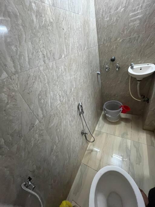 Budget Friendly 2Bhk At Pali Hill Appartement Mumbai  Buitenkant foto